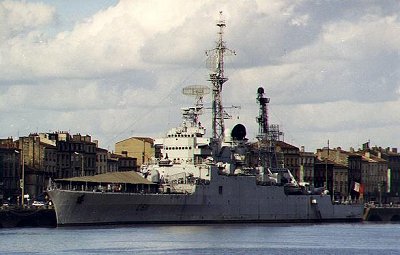 Le croiseur Colbert amarr&eacute; &agrave; quai d&eacute;finitivement &agrave; Bordeaux. (Damian Allard)